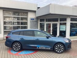 Chromablau metallic Gebraucht 2024 Ford Focus Titanium Kombi | 25.850 € (Etwas zu teuer)