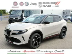 Avorio scala/dach schwarz Gebraucht 2025 Alfa Romeo GT Junior Edizione Speciale SUV | 33.790 € (Etwas zu teuer)