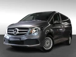 Grau Gebraucht 2022 Mercedes V220 Van / Kleinbus | 40.936 € (Guter Preis)