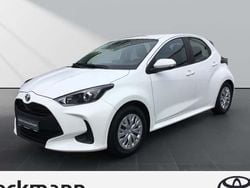Weiß Gebraucht 2023 Toyota Yaris Hybrid Business Edition Limousine | 18.980 € (Guter Preis)