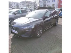 Agate black metallic Gebraucht 2024 Ford Focus ST-Line Kombi | 25.490 € (Fairer Preis)