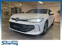 Weiß (oryxweiß perlmutteffekt) Gebraucht 2024 VW Passat Elegance Kombi | 36.870 €