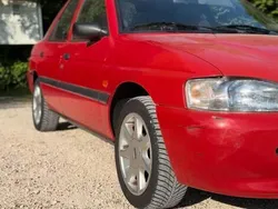 Rot Gebraucht 1996 Ford Escort Limousine | 1.900 €