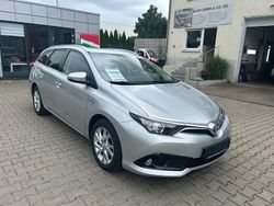 Silber Gebraucht 2016 Toyota Auris Touring Sports Design Kombi | 13.700 € (Fairer Preis)