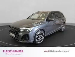 Grau Gebraucht 2024 Audi Q7 S-Line SUV | 79.880 € (Etwas zu teuer)