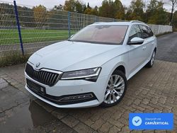 Moonweiss metallic Gebraucht 2023 Skoda Superb Style Kombi | 23.950 €