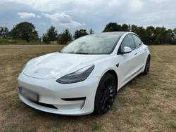 Weiß Gebraucht 2023 Tesla Model 3 Performance Limousine | 35.000 € (Etwas zu teuer)