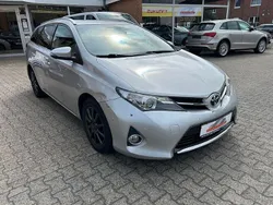 Silber Gebraucht 2015 Toyota Auris Touring Sports Kombi | 6.000 € (Superpreis)