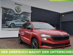 Velvet rot metallic Neu 2025 Skoda Karoq SportLine SUV | 42.990 €
