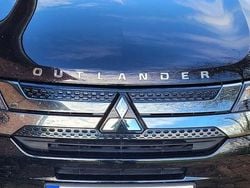 Schwarz Gebraucht 2020 Mitsubishi Outlander P-HEV Basis SUV | 15.900 € (Guter Preis)