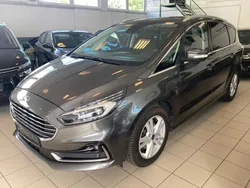 Grau Gebraucht 2021 Ford S-MAX Titanium Van / Kleinbus | 25.990 € (Etwas zu teuer)