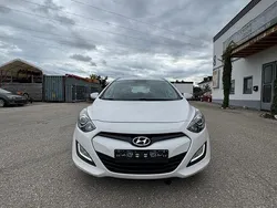 Weiß Gebraucht 2013 Hyundai i30 Classic Kombi | 5.699 € (Superpreis)
