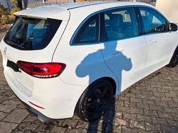Weiß Gebraucht 2019 Mercedes B200 Van / Kleinbus | 20.300 € (Guter Preis)