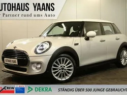 White silver metallic Gebraucht 2018 Mini Cooper Chili Kleinwagen | 19.979 € (Etwas zu teuer)
