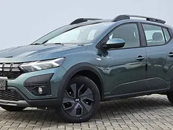 Grün / zedregrün Neu 2024 Dacia Sandero Expression Kleinwagen | 18.470 € (Guter Preis)