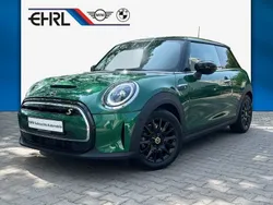 Grün Gebraucht 2021 Mini Cooper SE Classic Kleinwagen | 19.399 € (Etwas zu teuer)