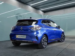 Blau Gebraucht 2024 Renault Clio V Techno Limousine | 22.570 € (Etwas zu teuer)