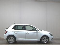 Weiss Gebraucht 2018 Skoda Fabia Ambition Kleinwagen | 8.980 € (Guter Preis)