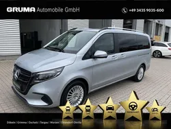 Hightechsilber Gebraucht 2024 Mercedes V220 Style Van / Kleinbus | 65.880 €