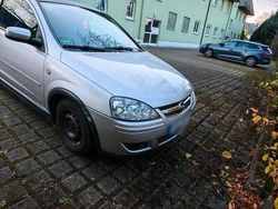 Silber Gebraucht 2005 Opel Corsa Kleinwagen | 2.800 € (Etwas zu teuer)