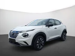 Pearl white black te Gebraucht 2024 Nissan Juke Acenta SUV | 23.590 € (Superpreis)