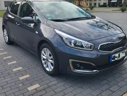 Grau Gebraucht 2017 Kia Ceed DREAM-TEAM Edition Limousine | 11.490 € (Fairer Preis)