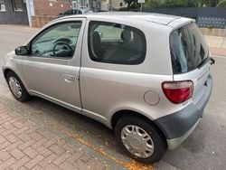 Grau Gebraucht 2002 Toyota Yaris Kleinwagen | 599 €