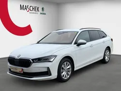 Kristall weiss uni Gebraucht 2024 Skoda Superb Selection Kombi | 31.340 € (Guter Preis)