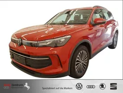 Rot Gebraucht 2024 VW Tiguan Life SUV | 36.970 € (Fairer Preis)