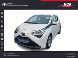 Weiß Gebraucht 2020 Toyota Aygo X-play Kleinwagen | 10.490 € (Fairer Preis)