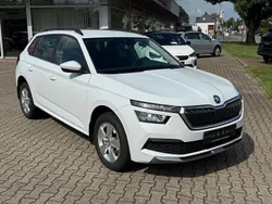 Weiß (metallic) Gebraucht 2024 Skoda Kamiq SUV | 22.750 € (Fairer Preis)