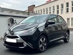 Schwarz Gebraucht 2014 Toyota Aygo Kleinwagen | 6.500 € (Fairer Preis)