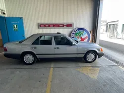 Silber Gebraucht 1989 Mercedes E300 Limousine | 14.924 €