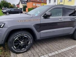 Grau Gebraucht 2017 Jeep Grand Cherokee Limited SUV | 29.990 € (Etwas zu teuer)