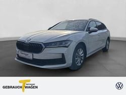 Weiß Gebraucht 2025 Skoda Superb Essence Kombi | 30.250 € (Guter Preis)