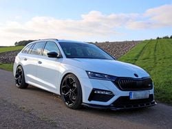 Weiß Gebraucht 2023 Skoda Octavia RS Kombi | 39.000 € (Teuer)