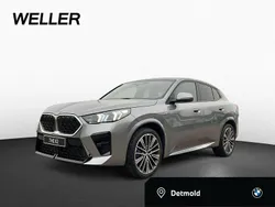 Black sapphire (schwarz) Gebraucht 2024 BMW X2 Comfort Edition SUV | 50.990 €