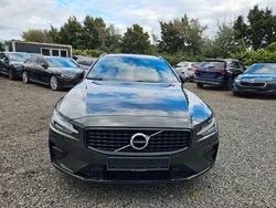 Grau Gebraucht 2022 Volvo V60 Plus Kombi | 22.400 € (Fairer Preis)