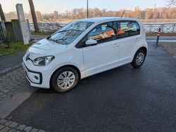 Weiß Gebraucht 2016 VW up! Kleinwagen | 8.990 € (Etwas zu teuer)