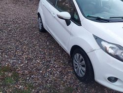 Weiß Gebraucht 2011 Ford Fiesta Trend Kleinwagen | 1.999 € (Guter Preis)