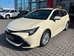 Schneeweiß Gebraucht 2023 Toyota Corolla Business Edition Kombi | 26.870 € (Teuer)