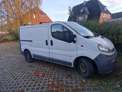 Weiß Gebraucht 2005 Opel Vivaro Van / Kleinbus | 2.900 €