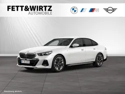 Mineralweiss metallic Gebraucht 2025 BMW 540 M Sport Limousine | 66.668 € (Superpreis)