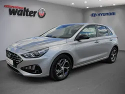 Shimmering silver / met Gebraucht 2022 Hyundai i30 Limousine | 18.990 € (Fairer Preis)