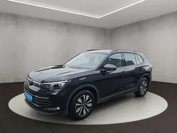 Deep black perleffekt Gebraucht 2024 VW Tiguan Goal SUV | 36.300 € (Superpreis)