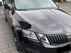 Schwarz Gebraucht 2017 Skoda Octavia Ambition Kombi | 10.500 € (Guter Preis)