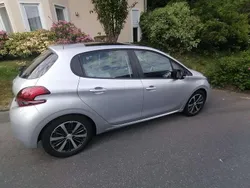 Silber Gebraucht 2017 Peugeot 208 Active Kleinwagen | 6.999 € (Fairer Preis)