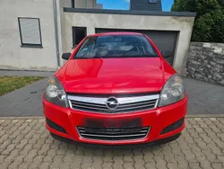 Rot Gebraucht 2009 Opel Astra Limousine | 2.000 € (Guter Preis)