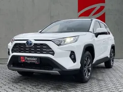 Schnee weiss Neu 2024 Toyota RAV4 Hybrid Team SUV | 44.742 € (Fairer Preis)