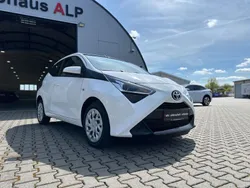 Weiß Gebraucht 2021 Toyota Aygo X-play Kleinwagen | 11.900 € (Etwas zu teuer)
